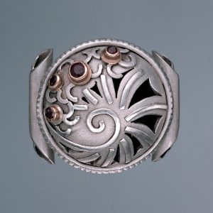 Der klingende Unikat Ring | Silber, Rubine und Diamanten, gefüllt mit Silberkugeln | Anina Caracas Düsseldorf