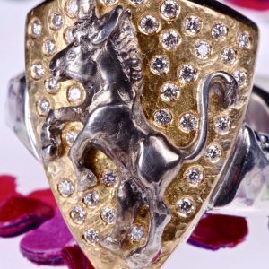 Unikatschmuck aus Düsseldorf | Wappenring | Gold, Silber, Diamanten und Saphire | Anina Caracas Düsseldorf